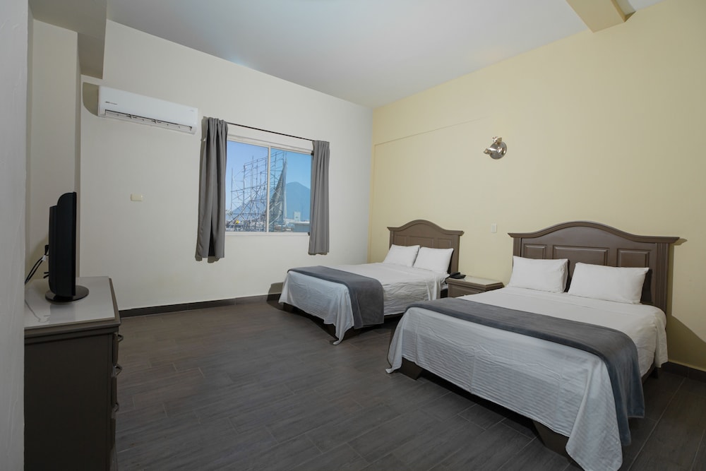 STANDARD, 2 DOUBLE BEDS, PRIVATE BATHROOM