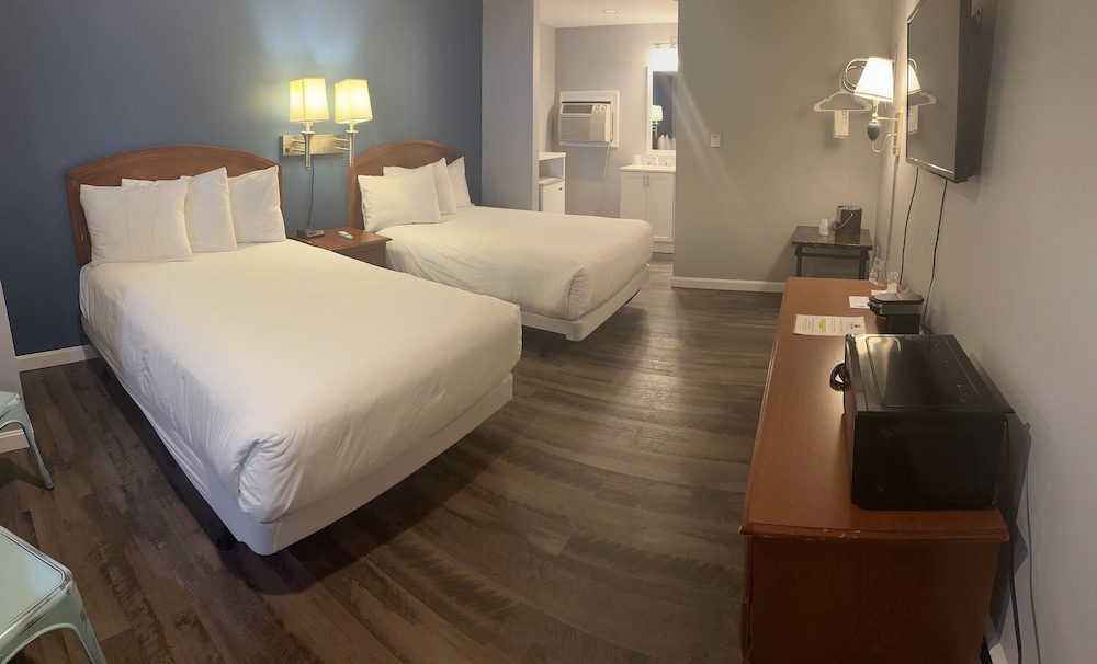 Basic, 2 Double Beds, No Window