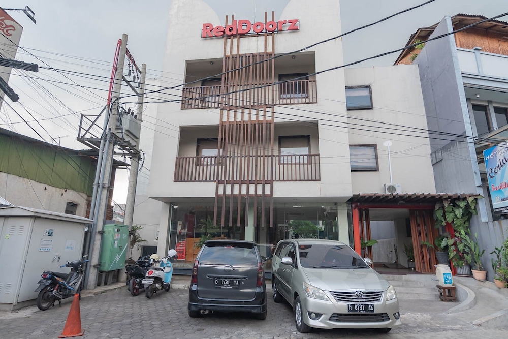 Reddoorz Plus Near Asia Afrika 3 photo5