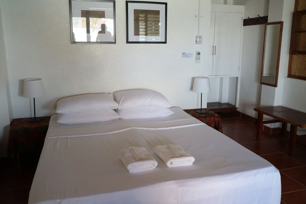 Golden Monkey Cottages 20/75