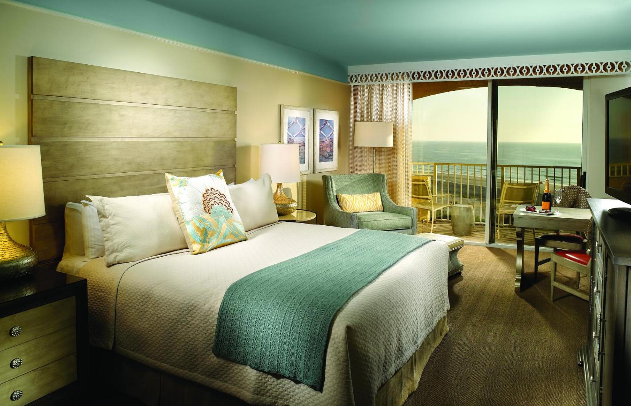 Room, King Bed, Pool and Ocean View, Accessible