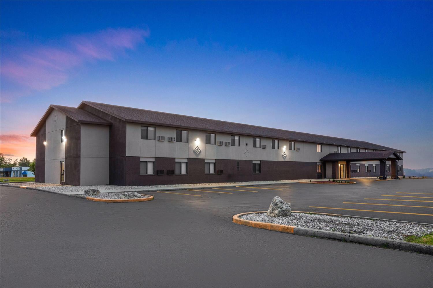Baymont by Wyndham Oshkosh Airport 3/32