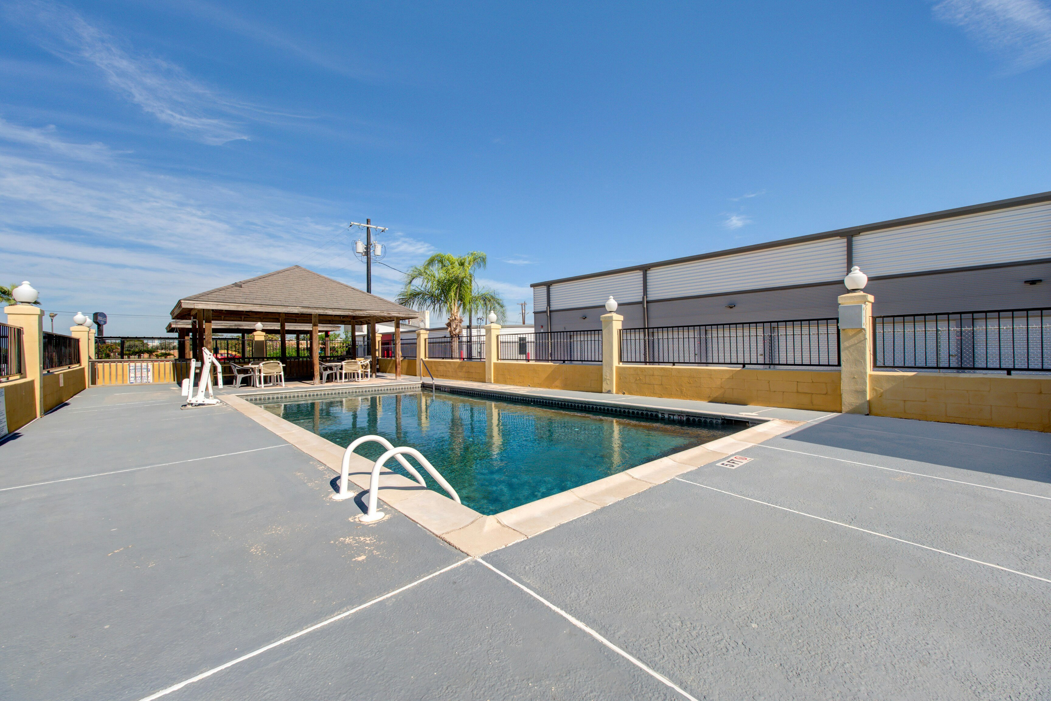 Weslaco Inn by Capital O Near Mercedes 52/56