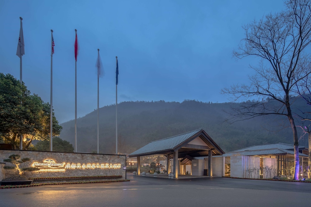Howard Johnson Huashuiwan Hot Springs Resort Chengdu 6/41