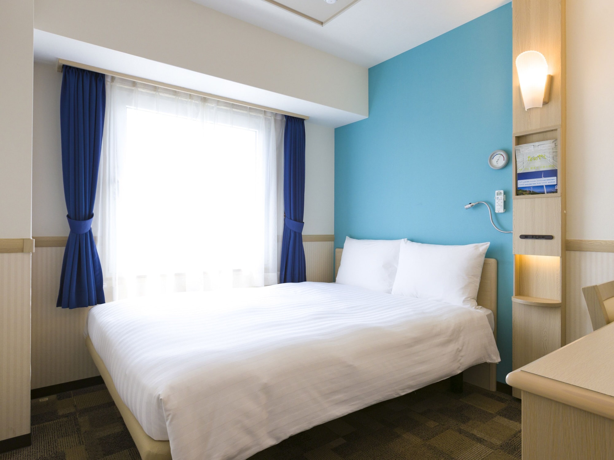 ECONOMY, DOUBLE BED, SMOKING