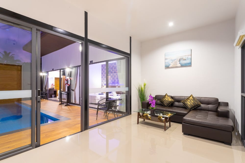 The Thames Pool Access Resort 33/50
