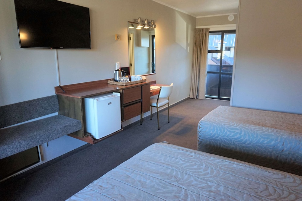 The Godley Hotel 24/50