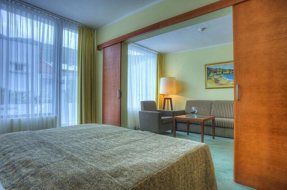 Hotel Rivijera 8/50