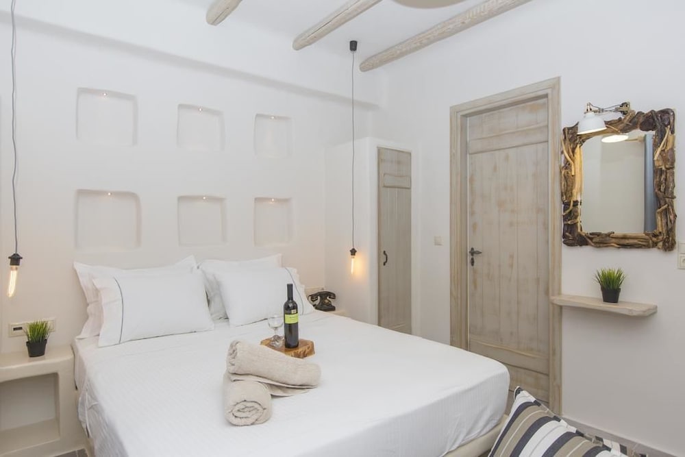 Ampelos Inn 12/47