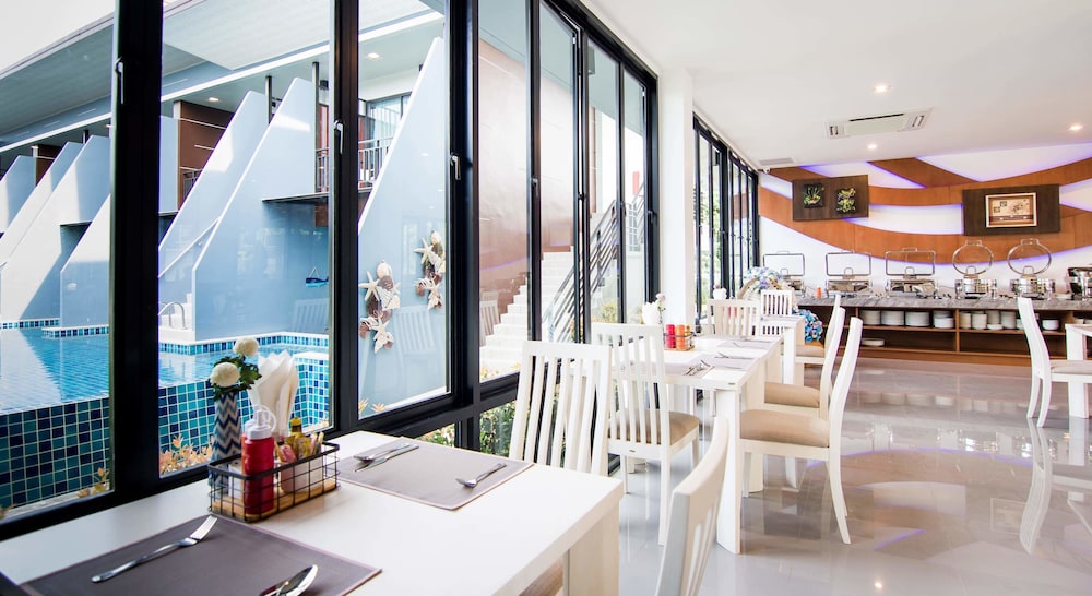 THE PHU BEACH HOTEL 49/65