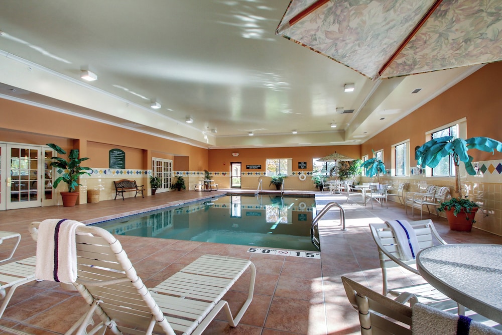 Holiday Inn Express Milwaukee N Brown Deer Mequon 36/67