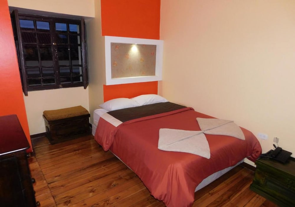 FRIENDS HOSTEL 16/78