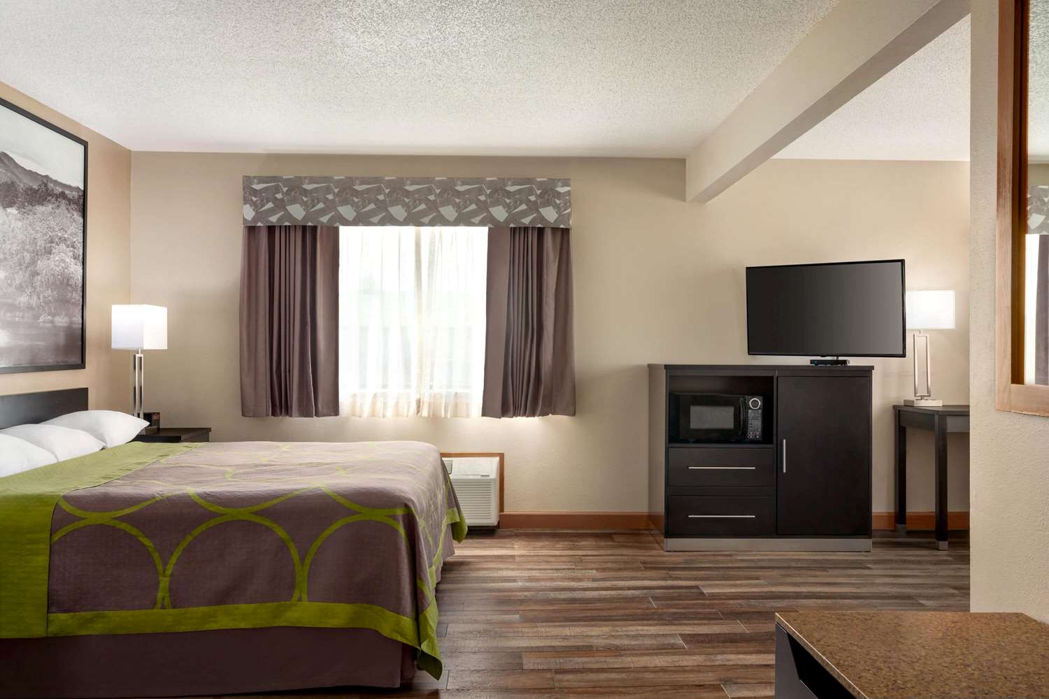 Super 8 By Wyndham Chillicothe 8/25
