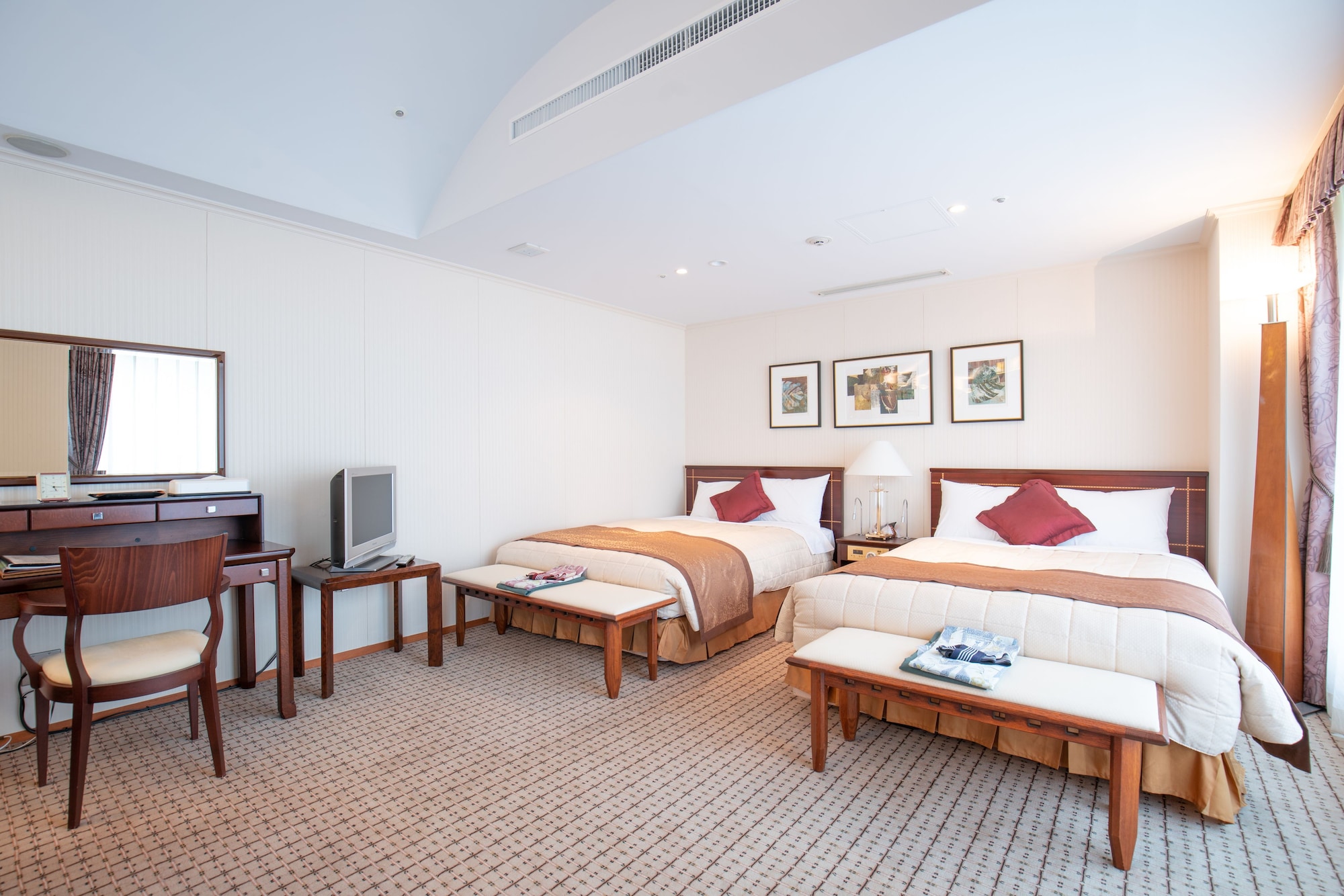 WESTERN, LUXURY, TWIN BEDS