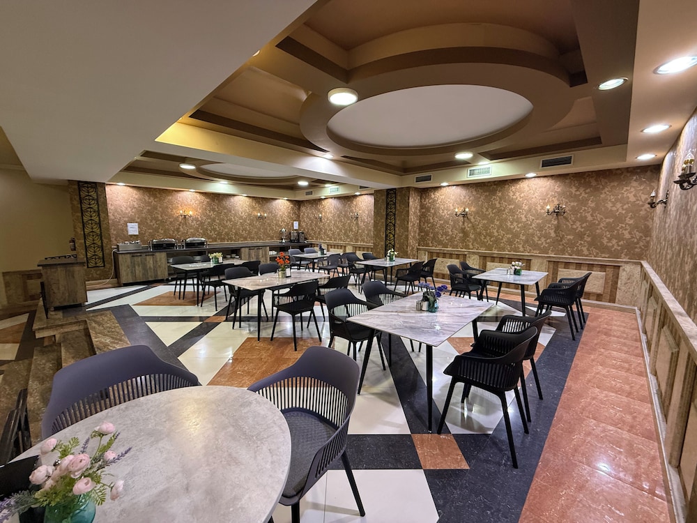 YEREVAN DELUXE HOTEL 51/61