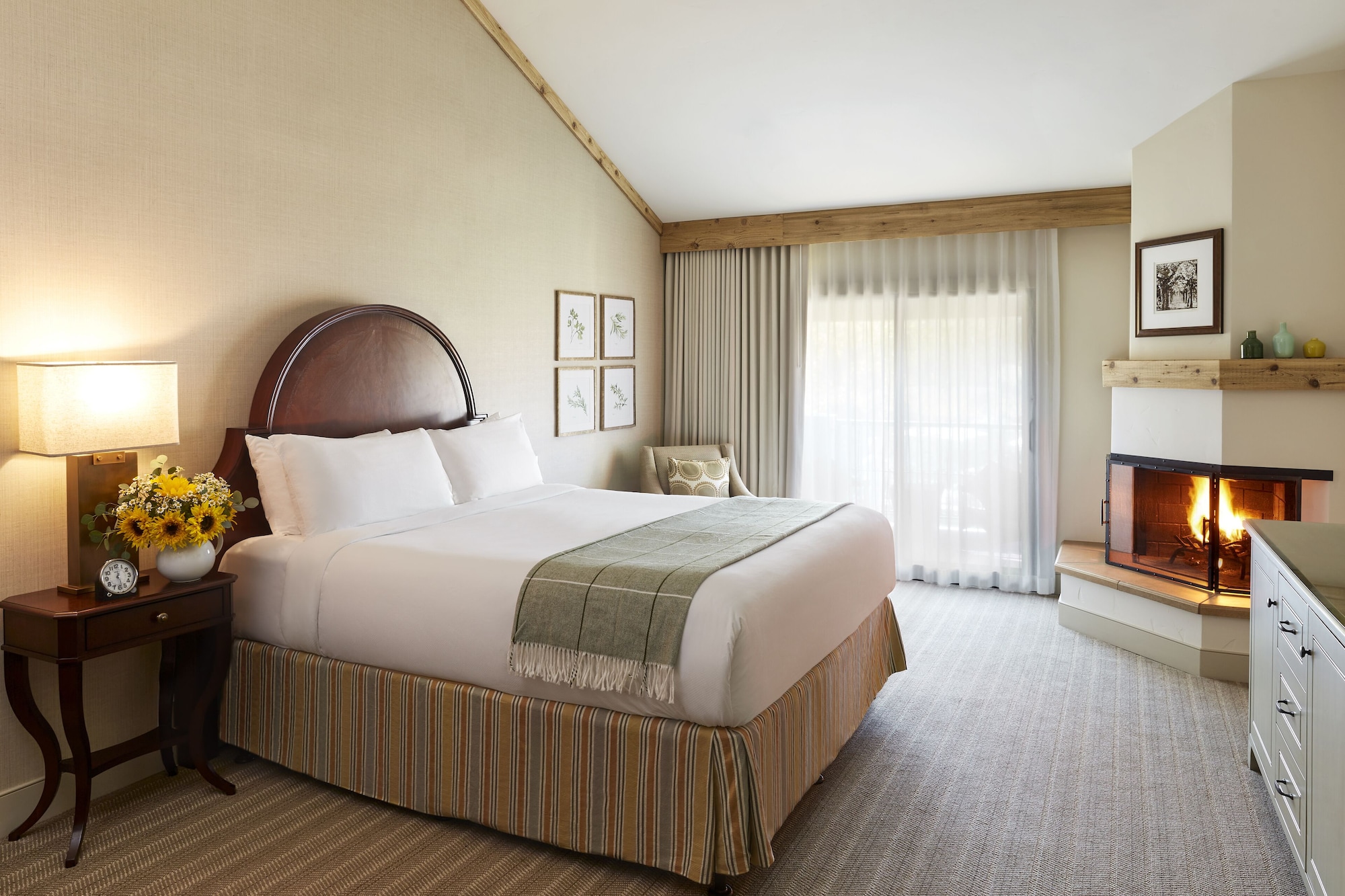Room, King Bed, Garden or Courtyard View، Napa Valley Lodge 3/3