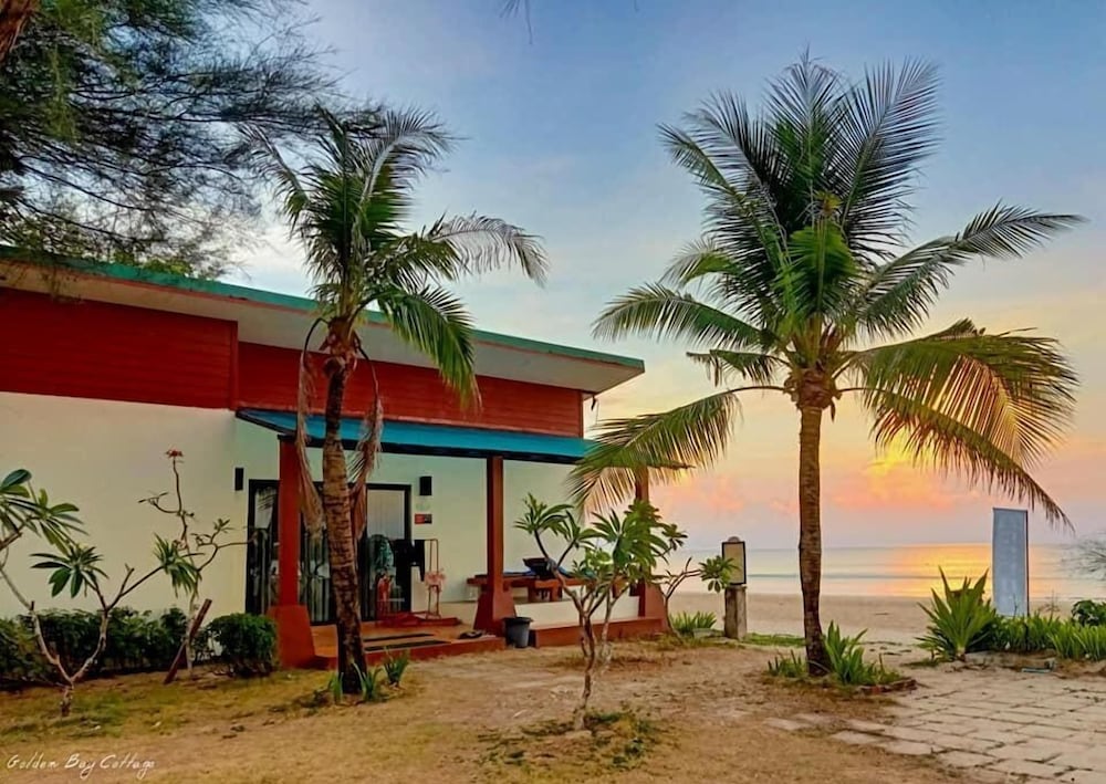 Golden Bay Cottage 54/75