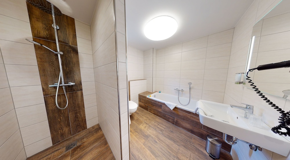 Rothenburger Hof Hotel 28/33