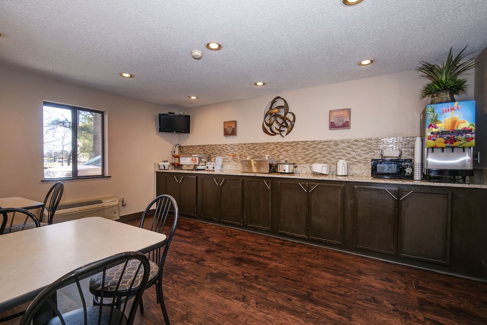 Guest Inn and Suites Midtown Medical Center 24/38