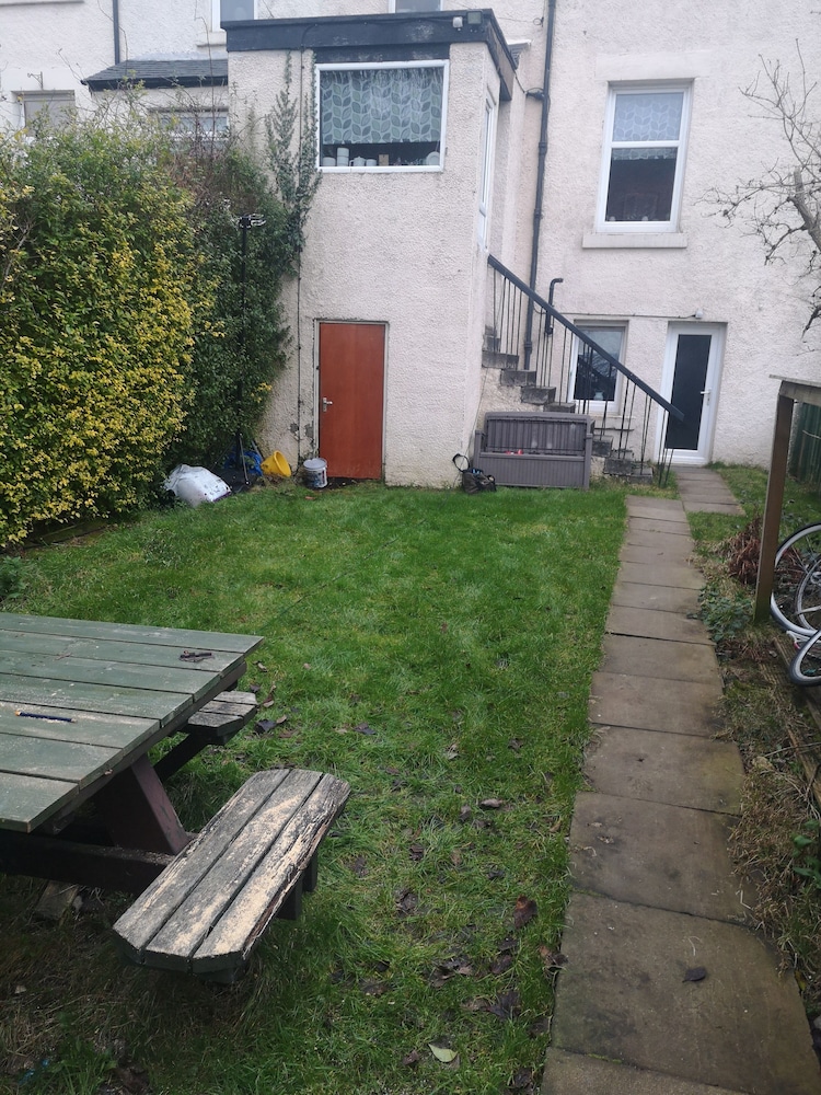 Glasgow Hampden Garden Apartment 7/10
