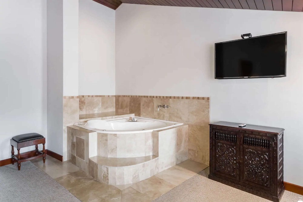 Wyndham Costa Del Sol Cusco 10/79