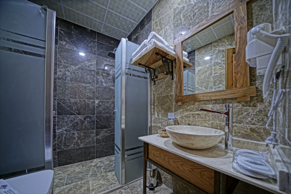 Stone, Deluxe, Queen Bed
