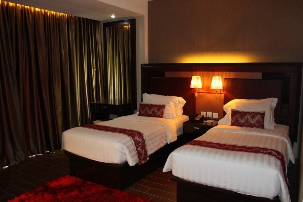 THE BELAGRI HOTEL AND CONVENTION 25/62