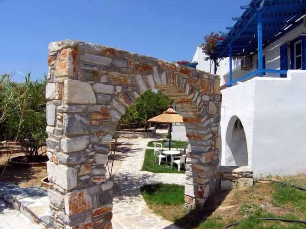 Aghia Anna Hotel 36/41
