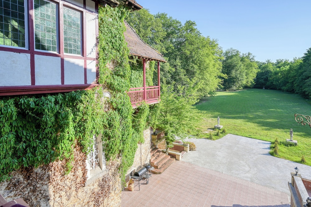 Le Petit Chateau de Barbizon au Bois du Mee 55/61