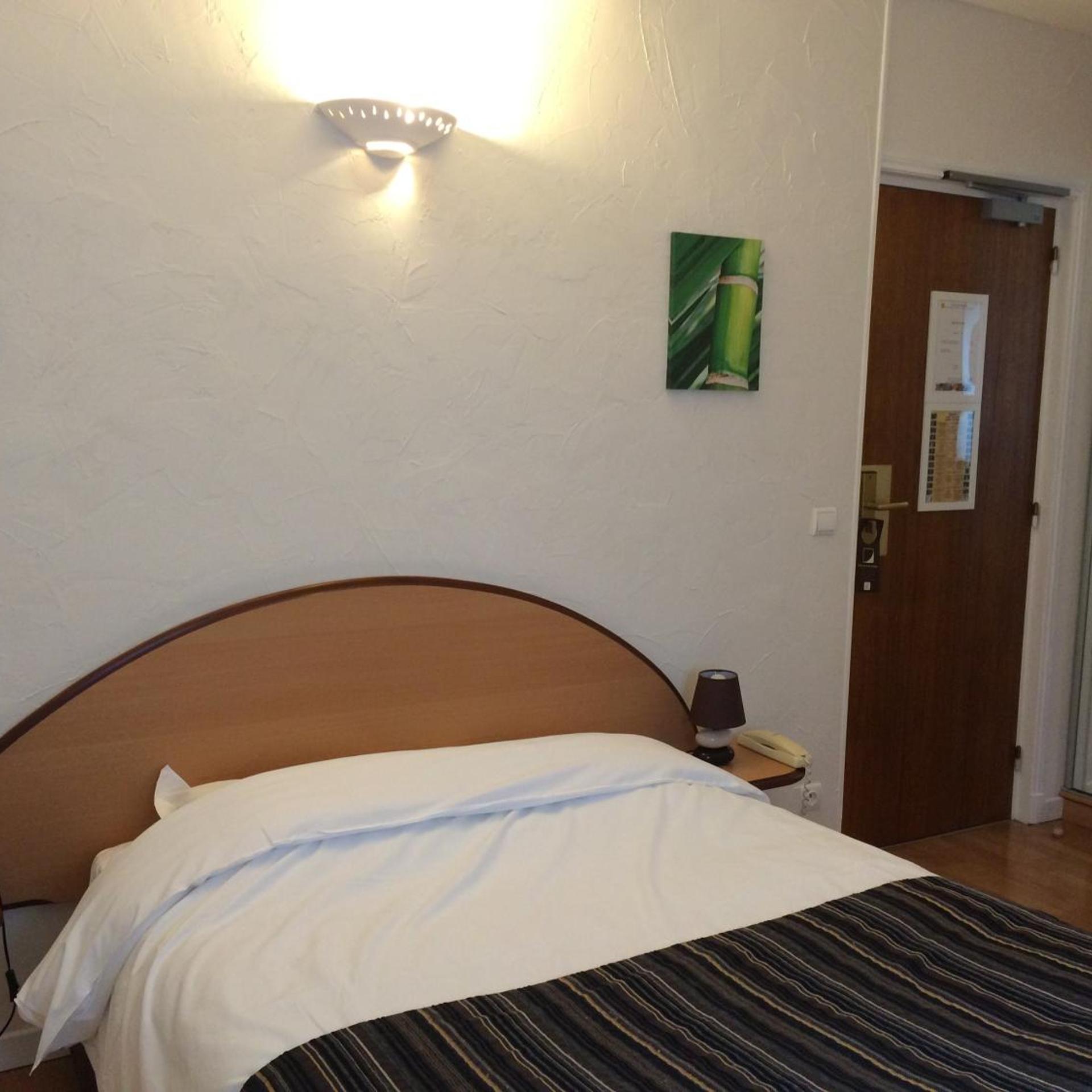 LOGIS HOTEL ECU DE FRANCE 19/45