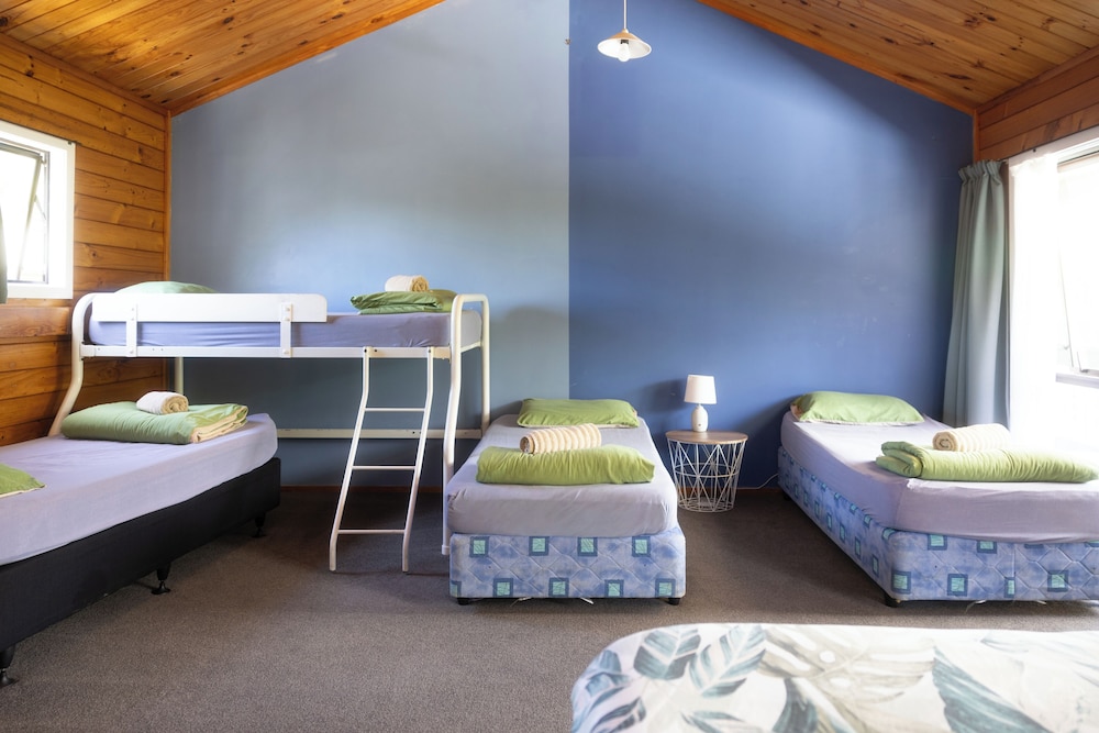 Bay of Islands Lodge 25/45