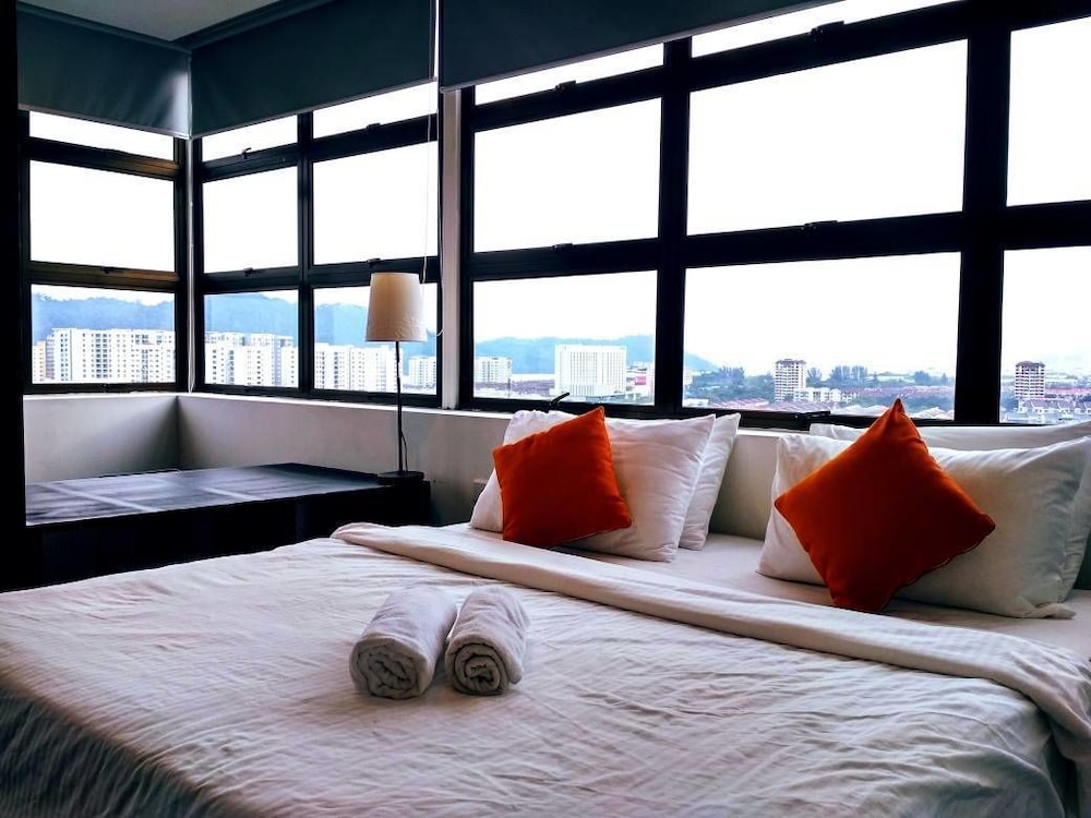 Century Bay Private Residences 40/68