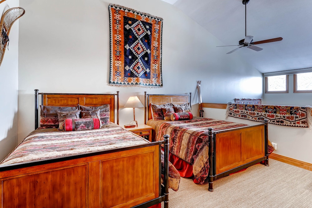 Kiva Lodge By East West 60/72