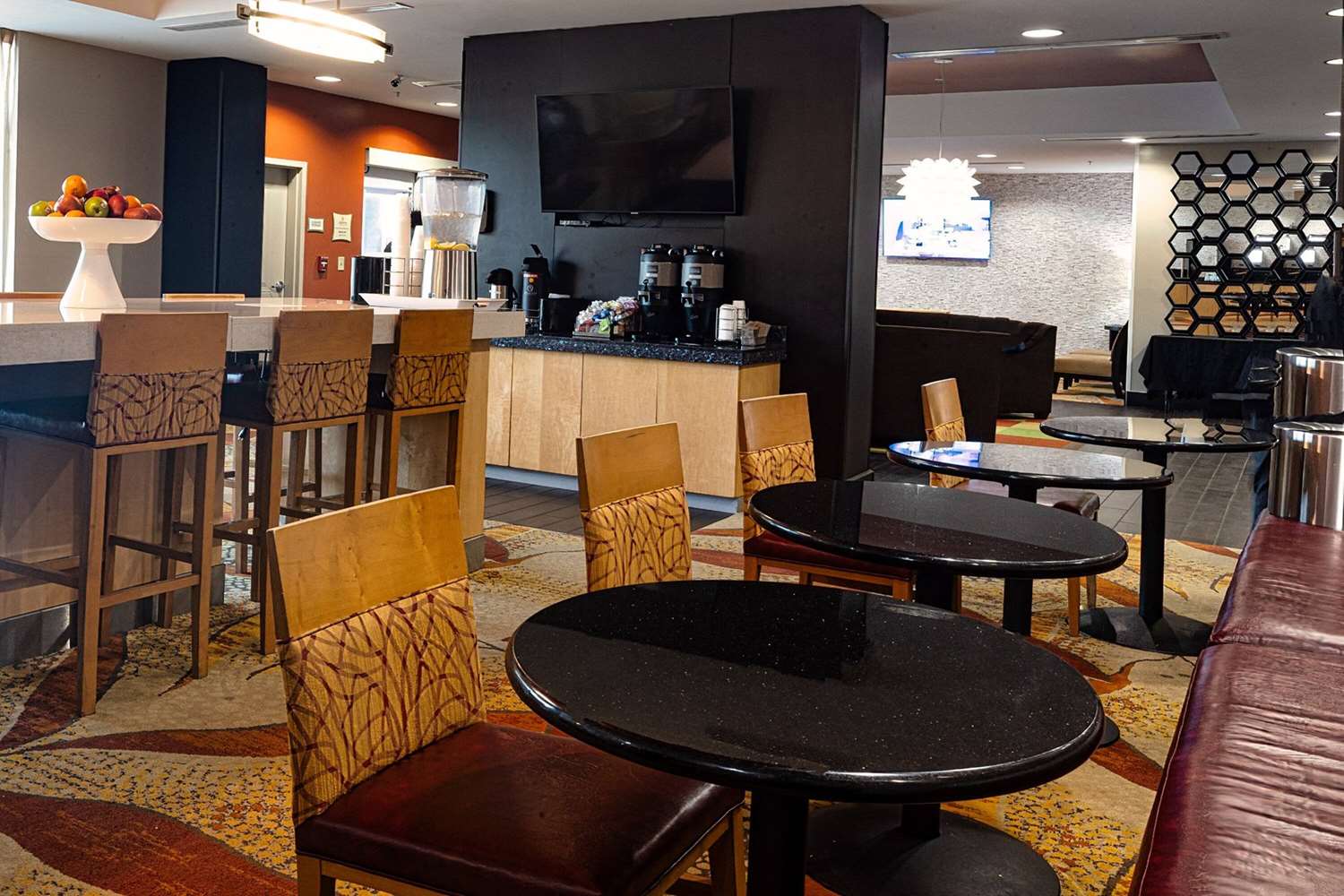 La Quinta Inn & Suites by Wyndham Starkville at MSU 37/53
