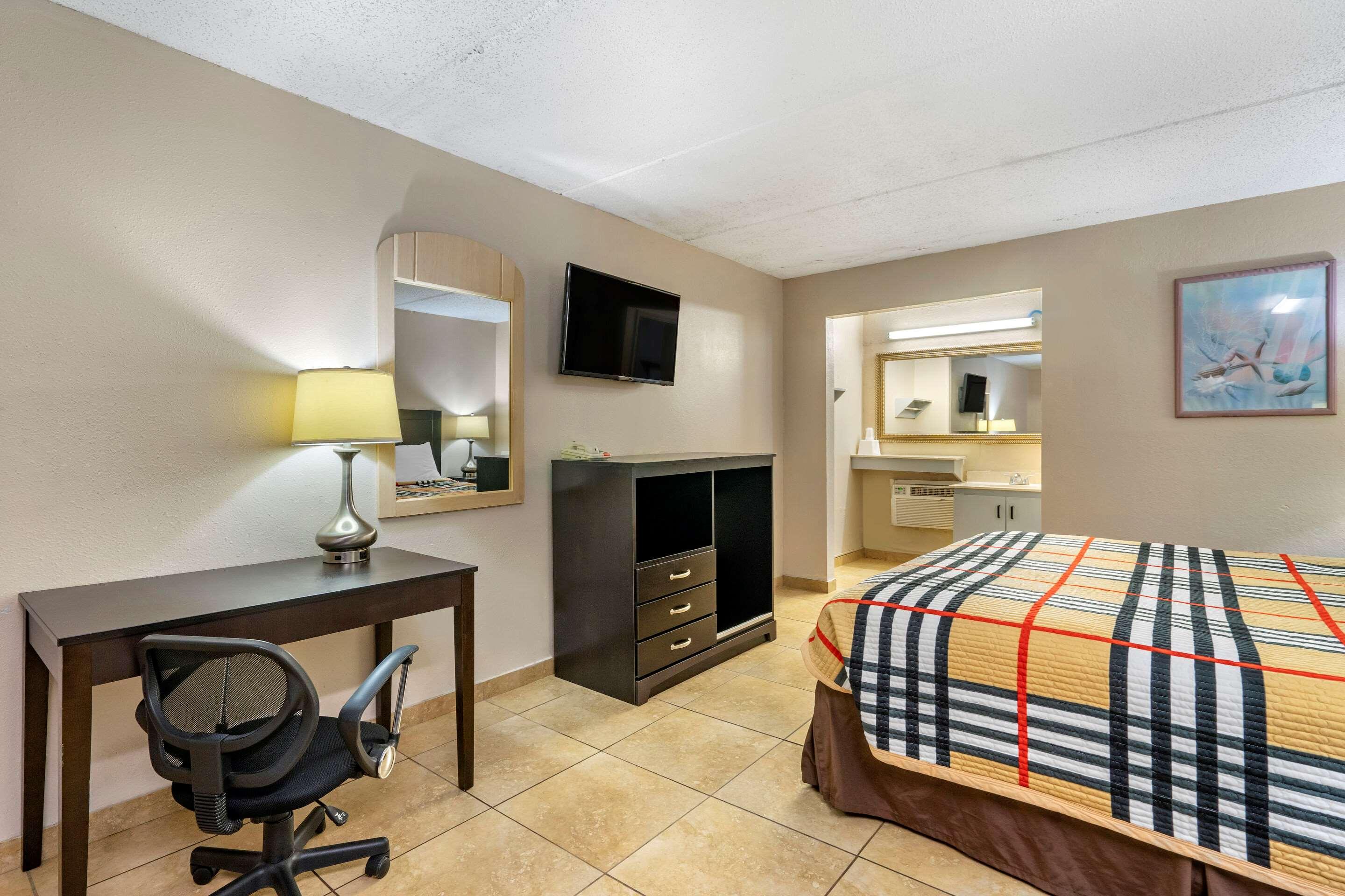 ROOM, KING BED, SMOKING