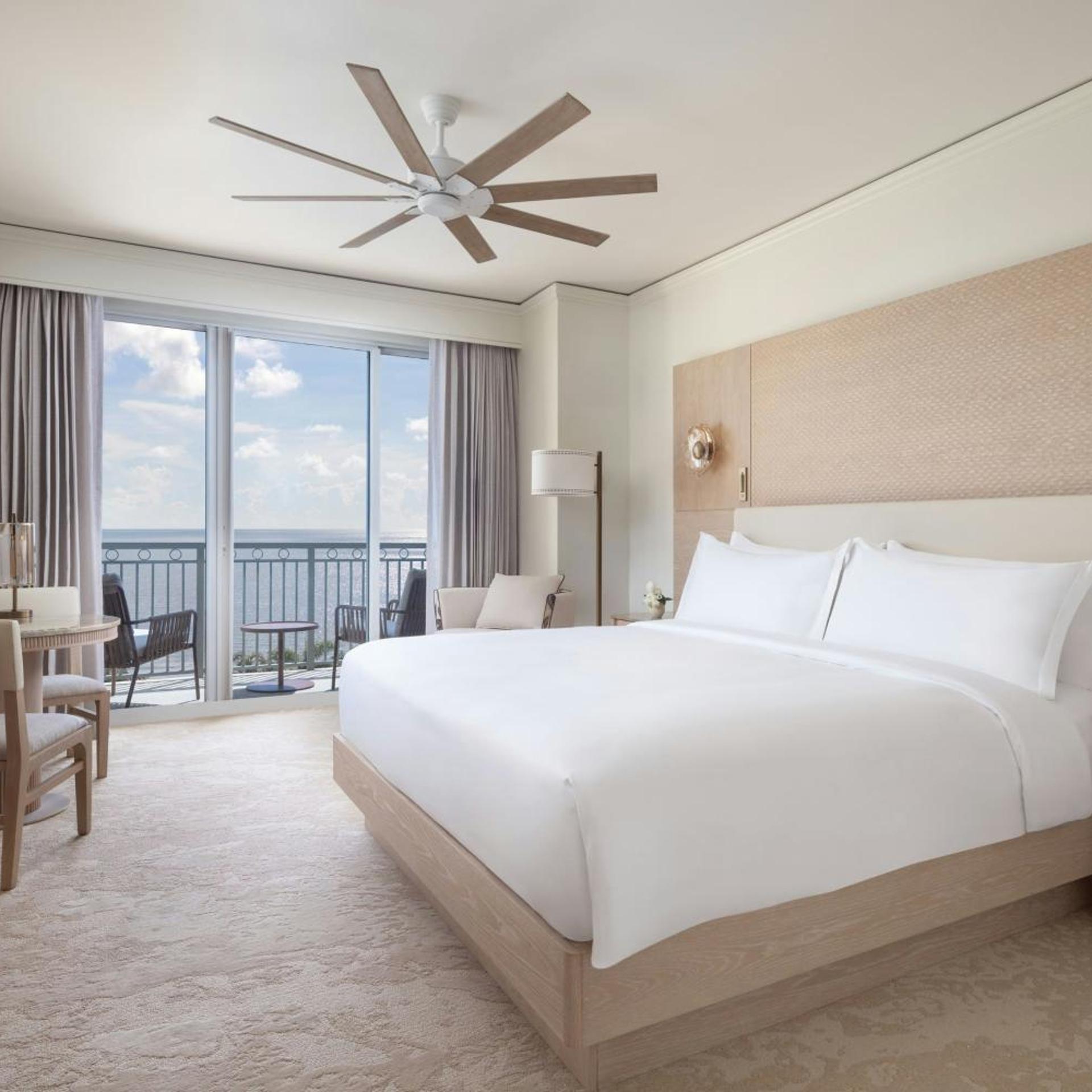 Room, King Bed, Ocean Front, Club Lounge Access