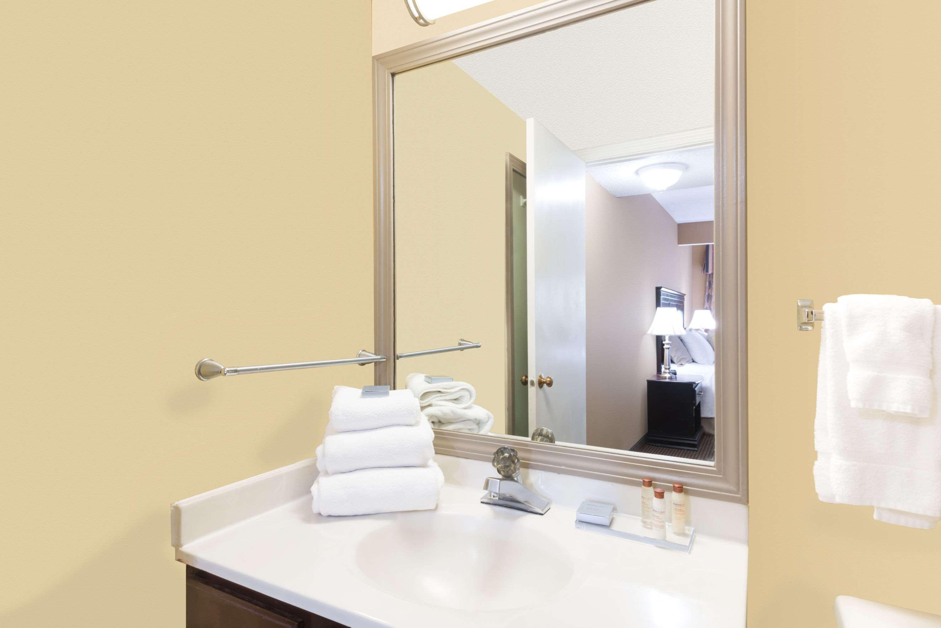 Hawthorn Extended Stay by Wyndham Dayton 27/27