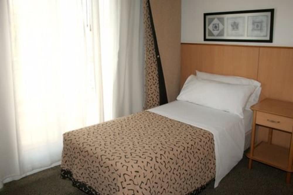Urbanas Suites 6/36