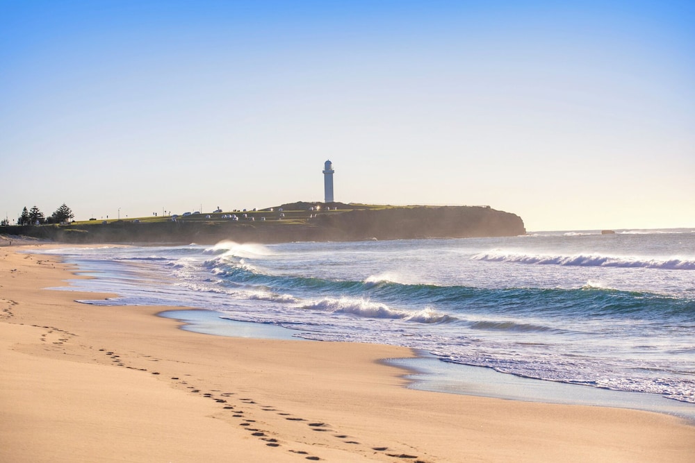 Sage Hotel Wollongong 70/75
