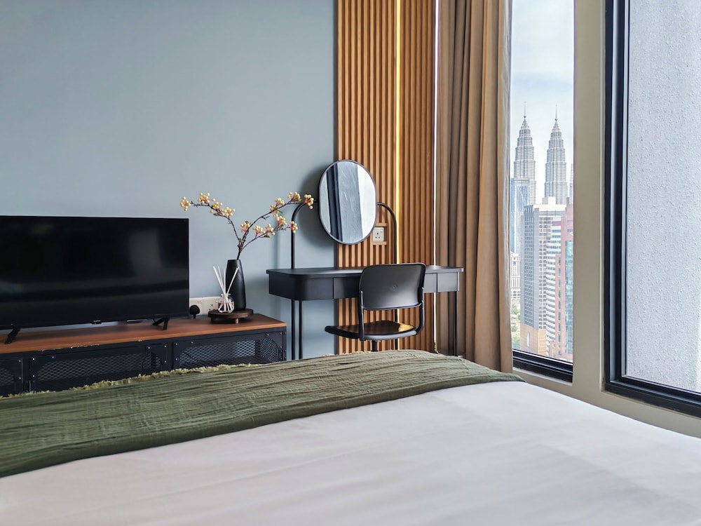 Skyline, Modern, Sanctuary, Deluxe, King Bed، Expressionz KLCC by Wodages 8/10