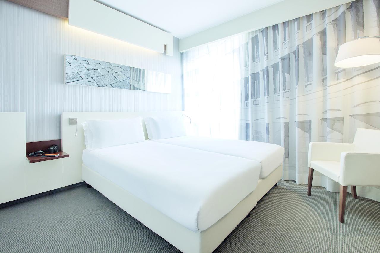 JUNIOR SUITE, KING BED, SOFA