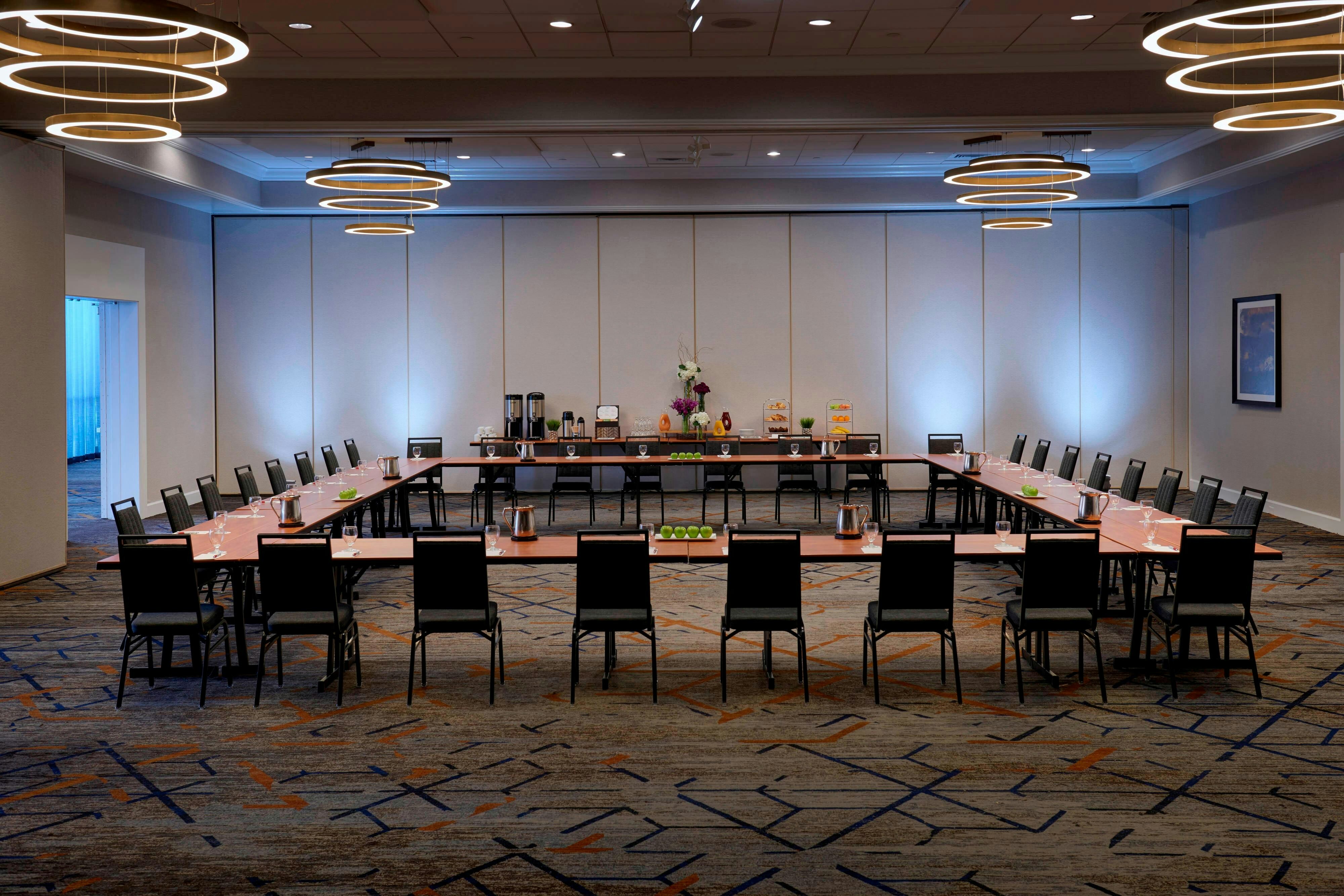 Kansas City Airport Marriott 57/64