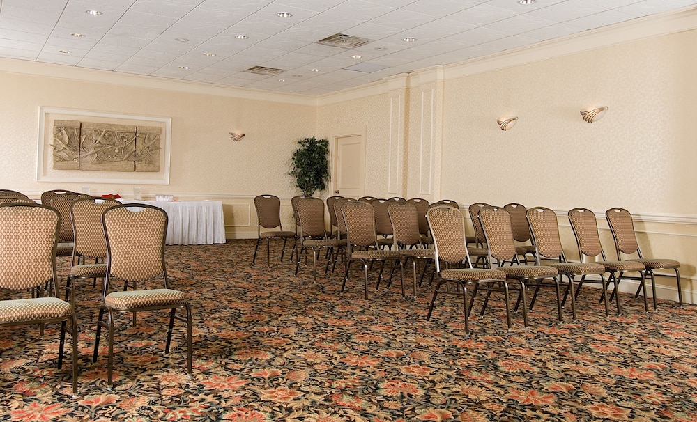Delta Hotels By Marriott Utica 50/57