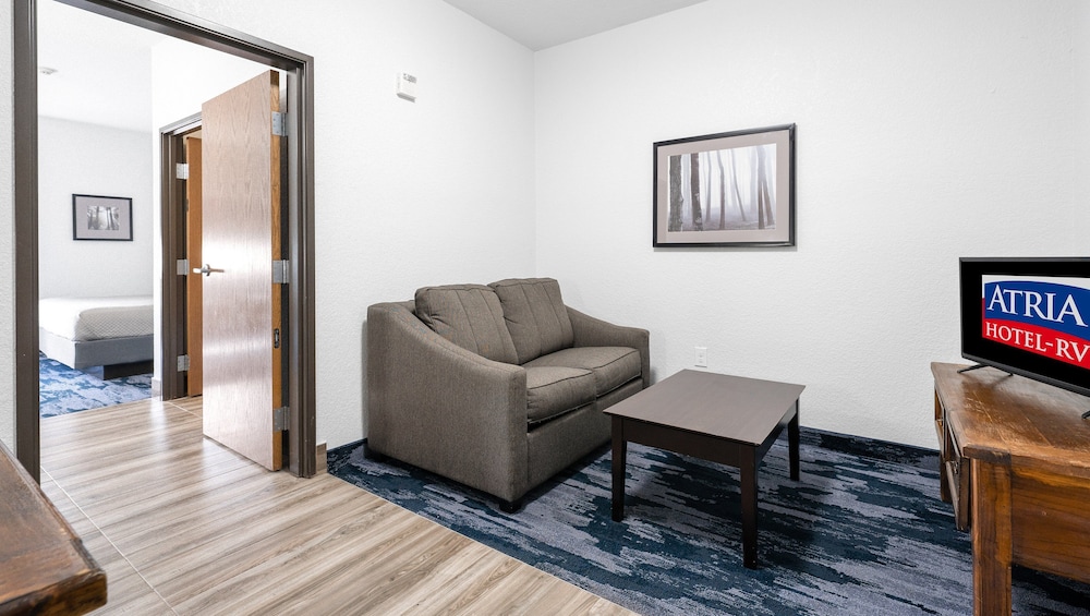 Atria Hotel and RV McGregor 33/59