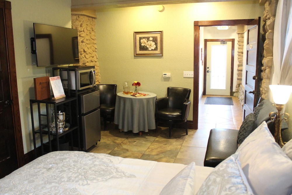 Hilltop Manor Bed and Breakfast 25/49