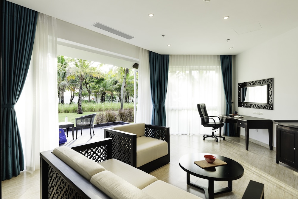 ROBINSON Nam Hoi An 34/50