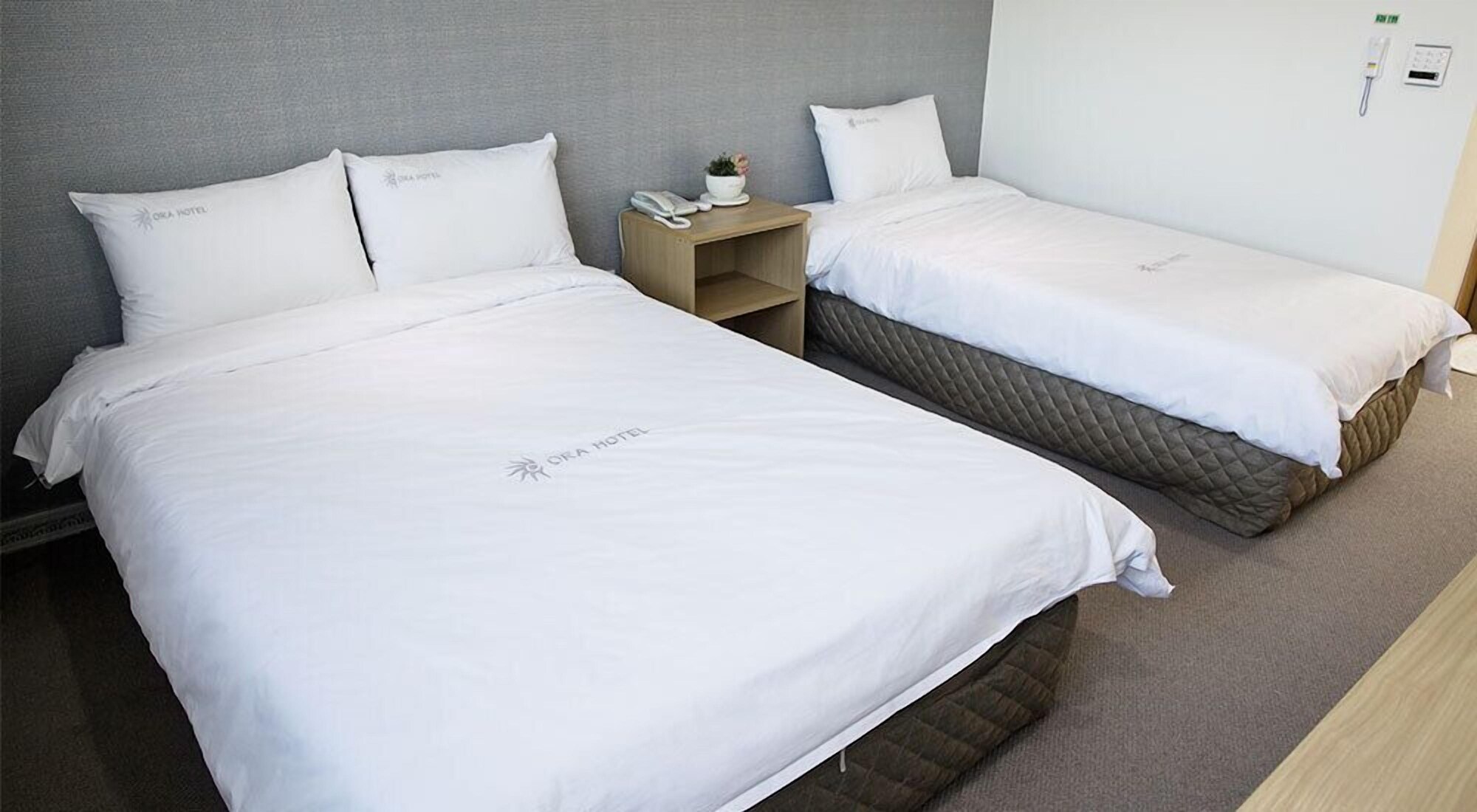 DELUXE, TWIN BEDS