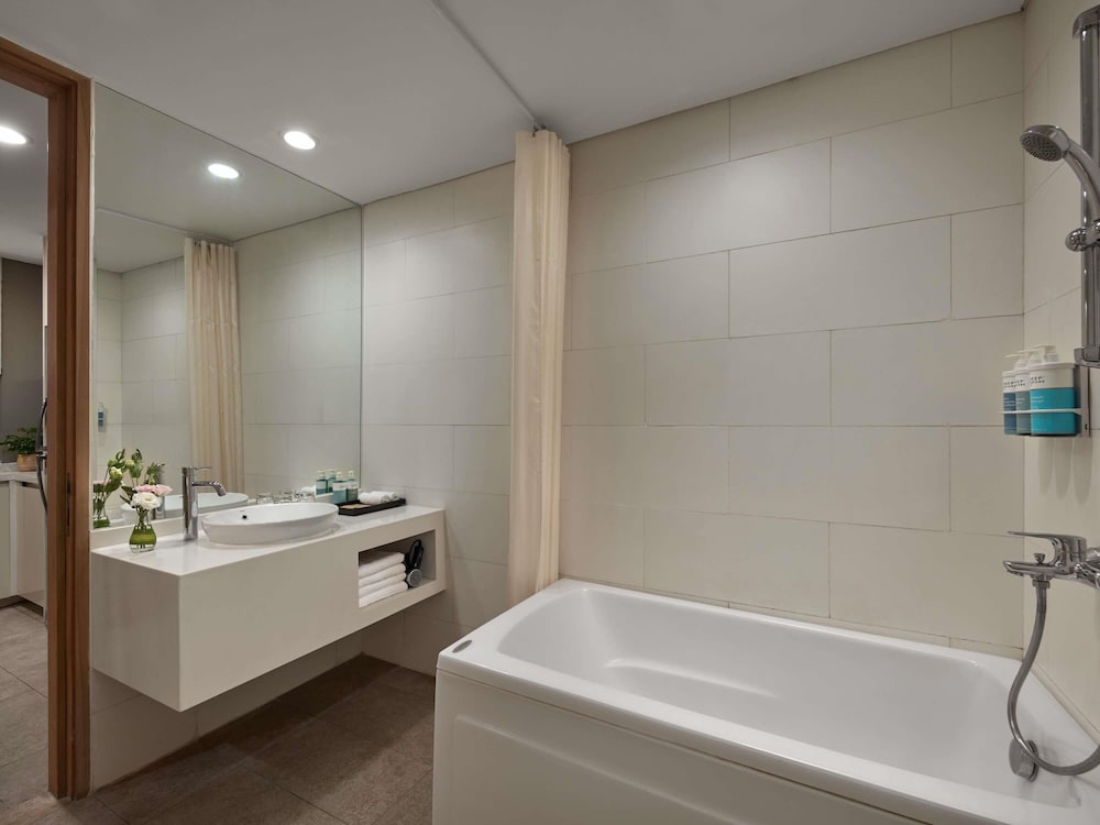 Novotel Living Saigon South 61/62