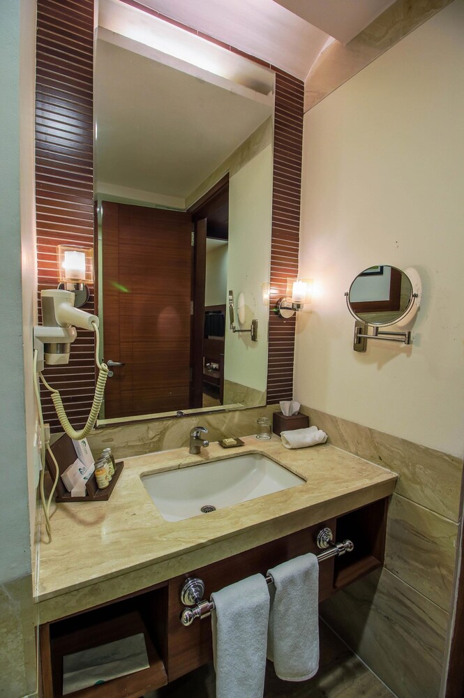 The Nikunj Hotels 17/17