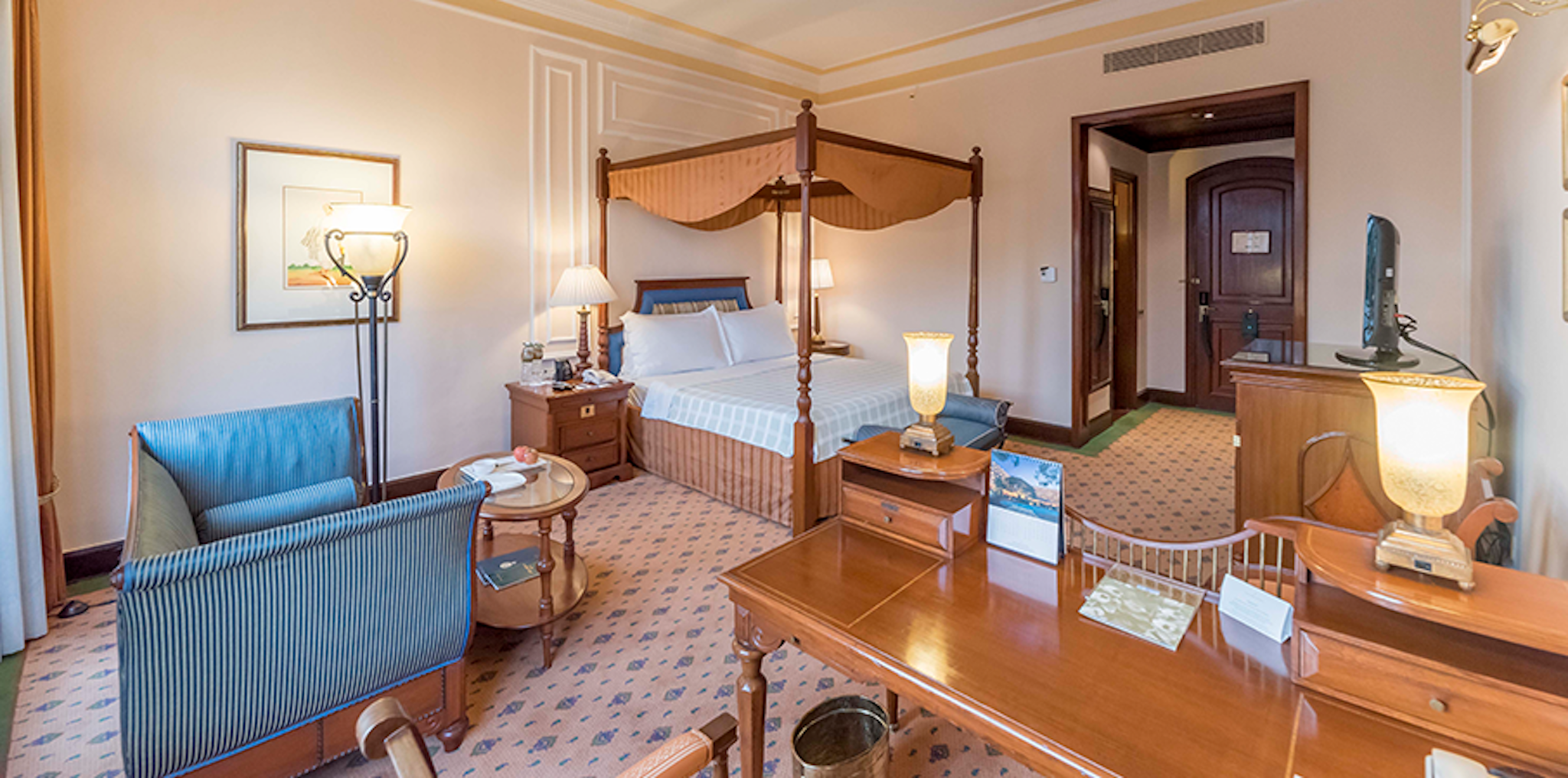 THE OBEROI GRAND 49/81